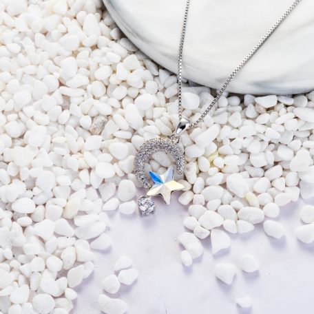 Platinával bevont hold nyaklánc színjátszó Swarovski kristálycsillaggal (0240.)