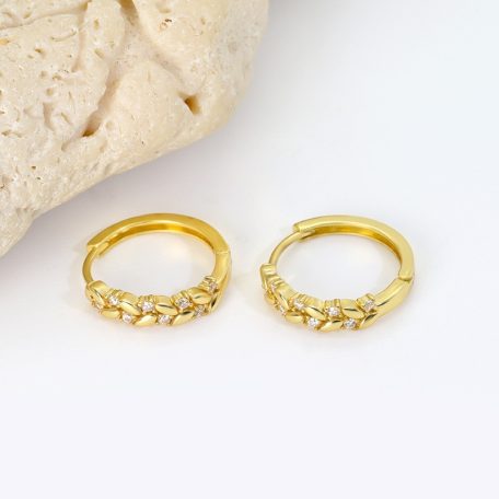 Arannyal bevont 1,7  cm-es kis karika fülbevaló áttetsző CZ kristályokkal (0696.)