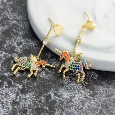 Arannyal bevont egyszarvú fülbevaló színes CZ kristályokkal (0609.)