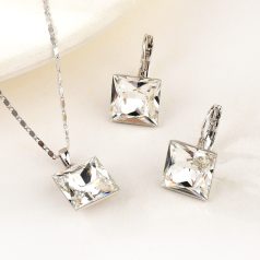   Platinával bevont csodaszép négyzetes ékszerszett áttetsző Swarovski kristályokkal (0060.)