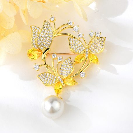 Arannyal bevont exkluzív pillangó bross sárga színű Swarovski kristályokkal (0212.)