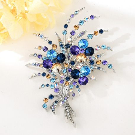 Platinával bevont exkluzív virágcsokor bross lila, pezsgőszínű és kék Swarovski kristályokkal (0222.)