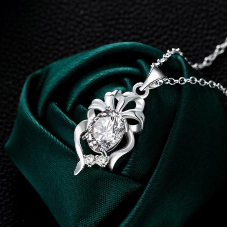 Platinával bevont elegáns masnis nyaklánc CZ kristályokkal (1632.)