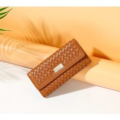 Barna színű női pénztárca fonott mintával (0945.)