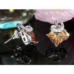   Fehérarannyal bevont fülbevaló borostyán színű szimulált zafír kristályokkal (0296.)