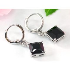   Fehérarannyal bevont függő  fülbevaló  fekete ónix kristállyal (0071.)