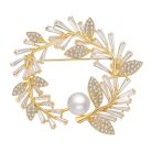 Arannyal bevont leveles bross CZ kristályokkal és szimulált gyönggyel (0506.)