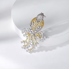   Arannyal és platinával bevont exkluzív énekesmadár bross CZ kristályokkal (0572.)