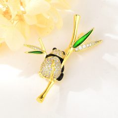   Panda + bambusz bross arany bevonattal, áttetsző cirkónia kristályokkal (0116.)