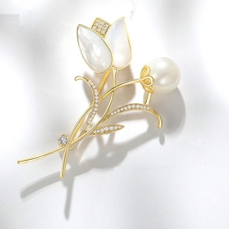 Arannyal bevont tulipán bross kagylóhéj díszítéssel és CZ  kristályokkal (0038.)