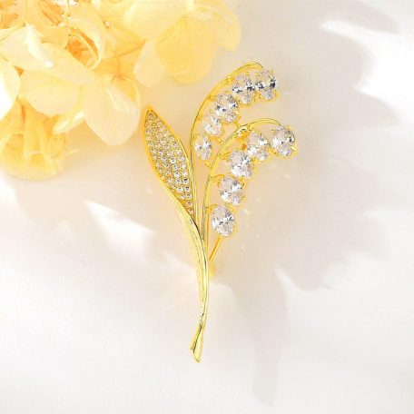 Exkluzív gyöngyvirág bross arany bevonattal, cirkónia kristályokkal (0249.)