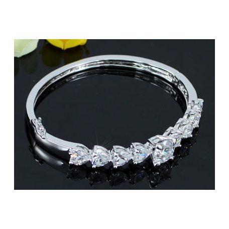 Fehérarannyal bevont 8,5 karátos szívfűzér karperec CZ kristályokkal (0120.)