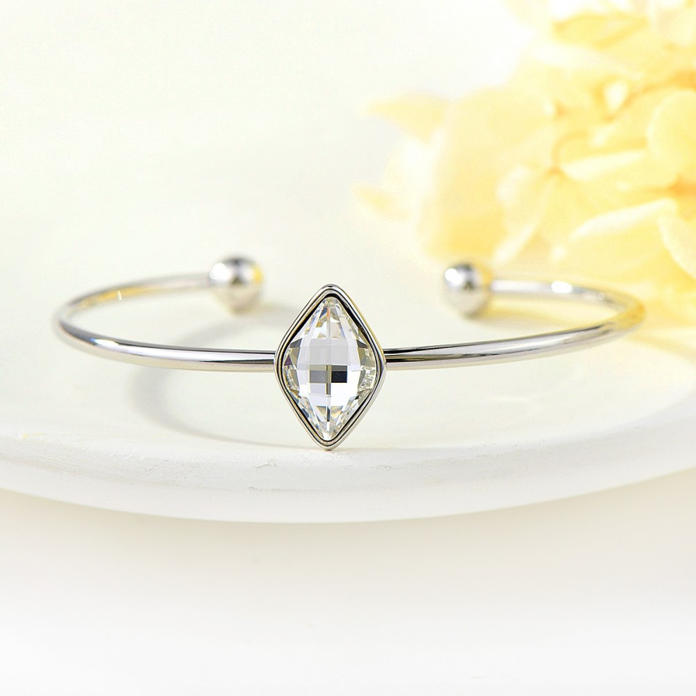 Image of Nyitott, merev karkötő áttetsző rombusz Swarovski kristállyal (0436.)