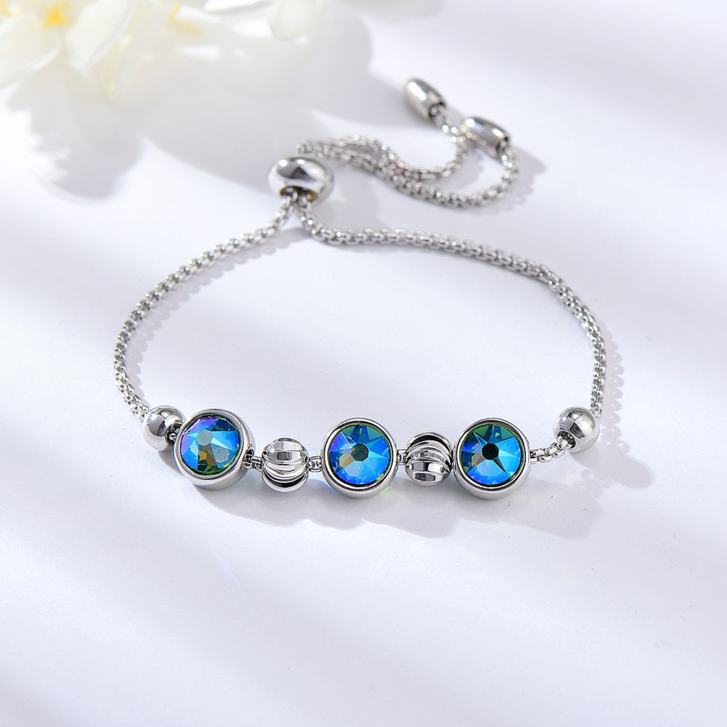Image of Platinával bevont állítható karkötő színjátszó-kék Swarovski kristállyal (0548.)