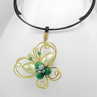Image of Arany-zöld színű pillangó nyaklánc édesvízi gyönggyel (0210.)