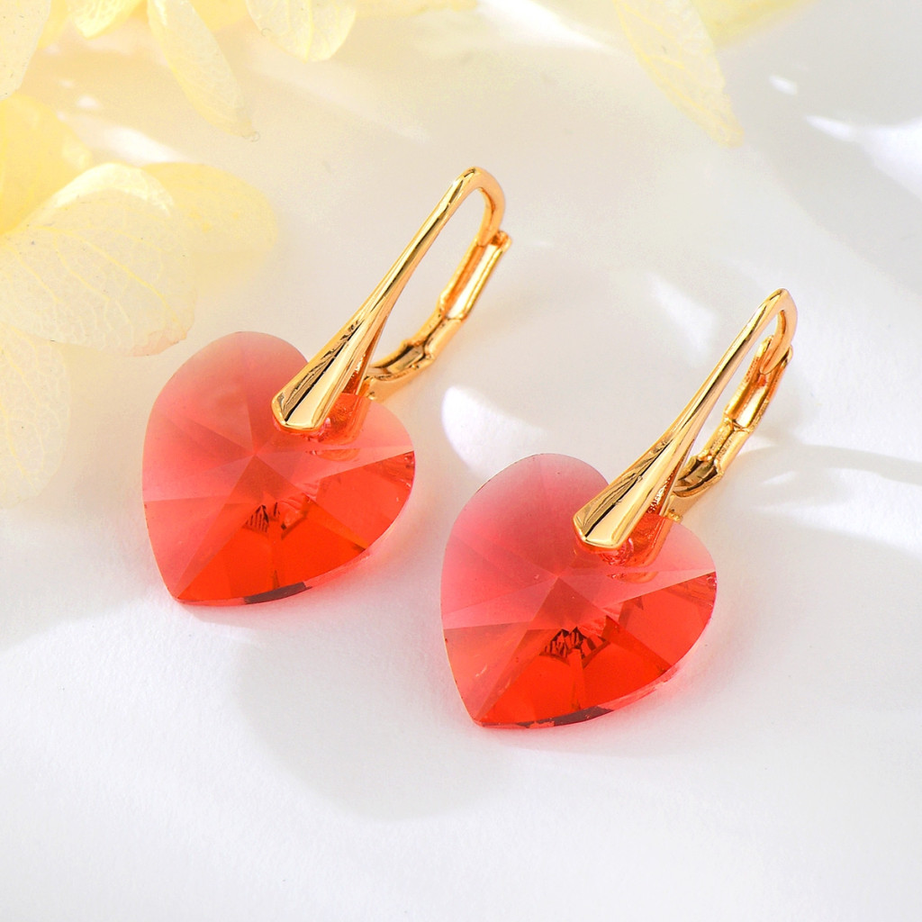 Image of Arannyal bevont szív fülbevaló piros Swarovski kristállyal (0013.)