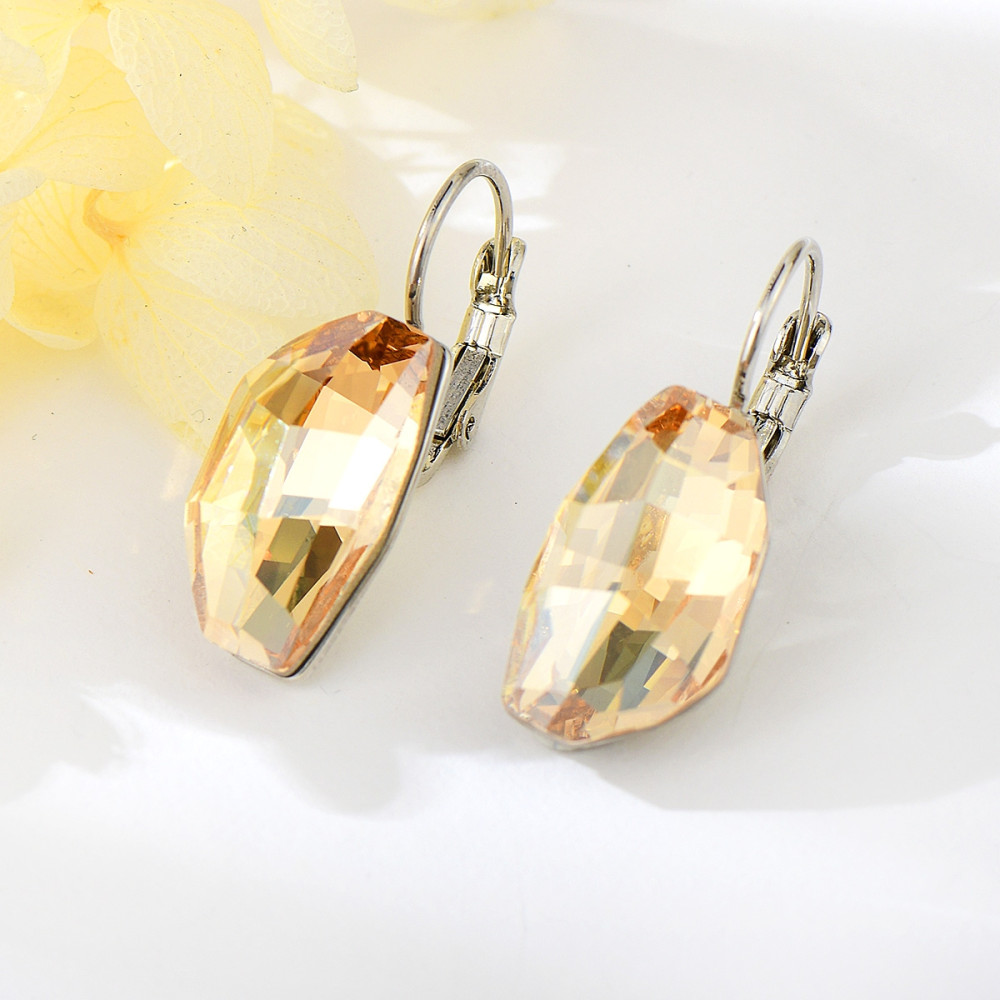 Image of Platinával bevont modern, sokszögű fülbevaló pezsgőszínű Swarovski kristállyal (0458.)