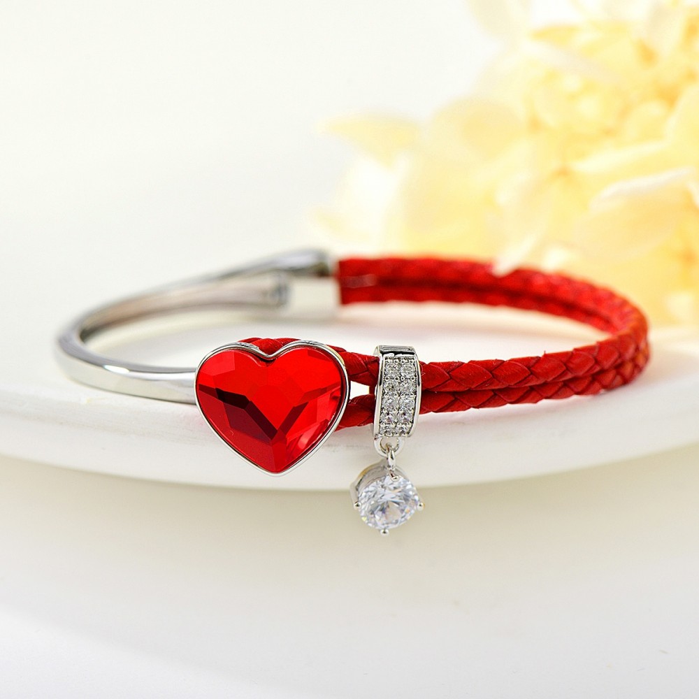 Image of Platinával bevont karkötő piros szív alakú Swarovski kristállyal, piros bőrszíjjal (0137.)
