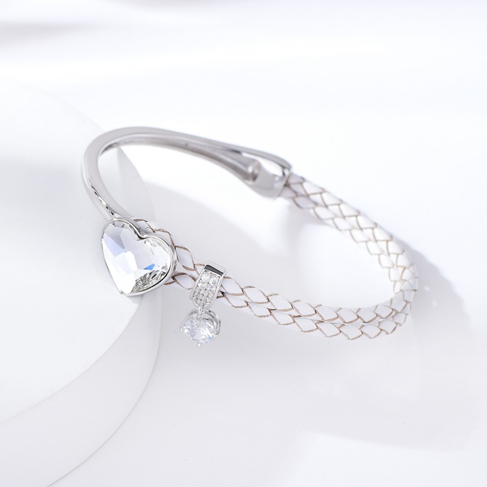 Image of Platinával bevont karkötő áttetsző szív Swarovski kristállyal, fehér bőrszíjjal (0533.)