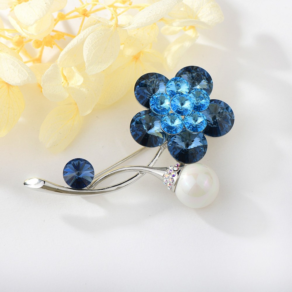 Image of Platinával bevont exkluzív virágszál bross kék Swarovski kristályokkal (0848.)