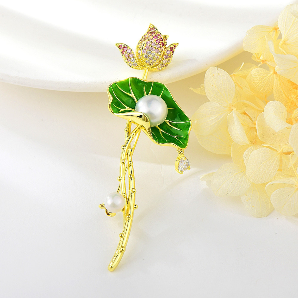 Image of Arannyal bevont tavirózsa bross áttetsző és pink CZ kristályokkal (0179.)