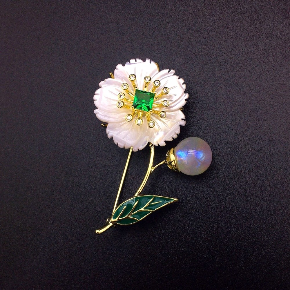 Image of Arannyal bevont virágszál bross zöld cirkónia kristállyal (0483.)