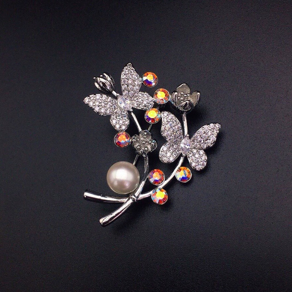 Image of Platinával bevont pillangós virágcsokor bross színjátszó Swarovski kristállyal (0470.)