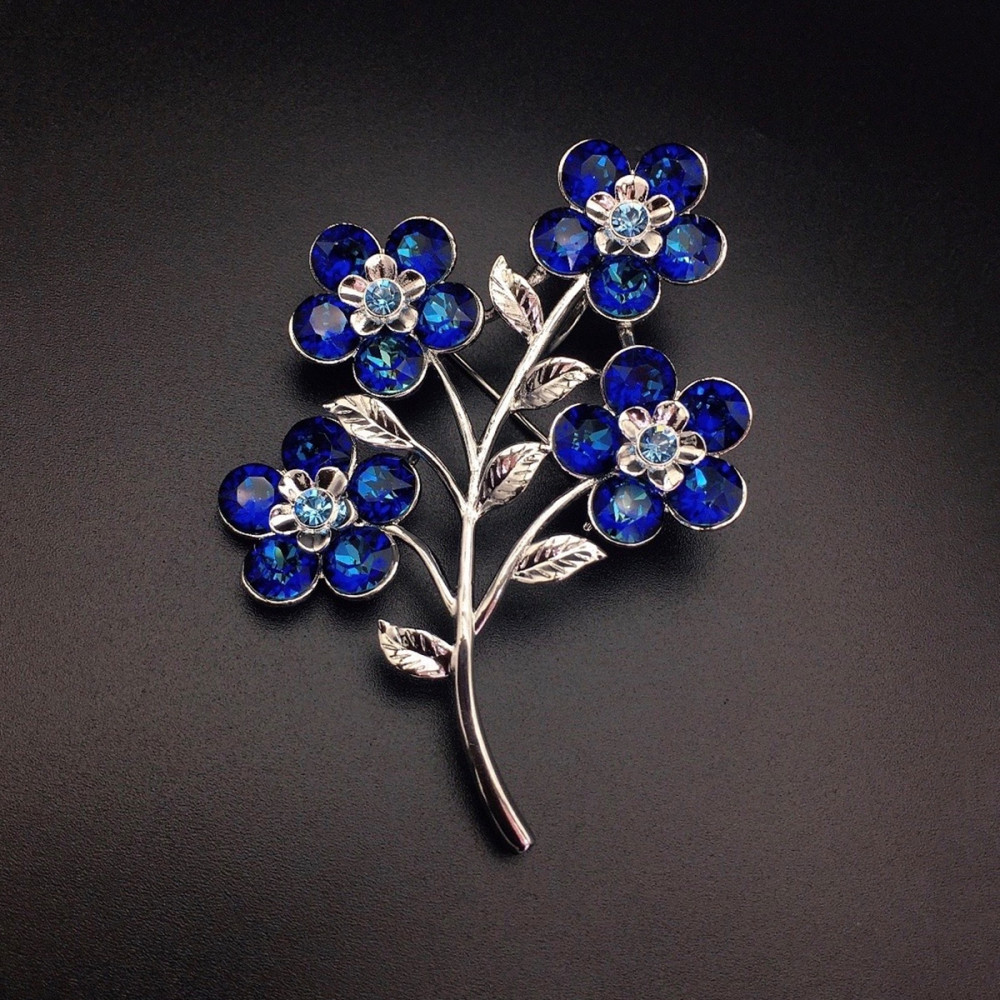 Image of Platinával bevont exkluzív királykék virágcsokor bross Swarovski kristályokkal (0471.)