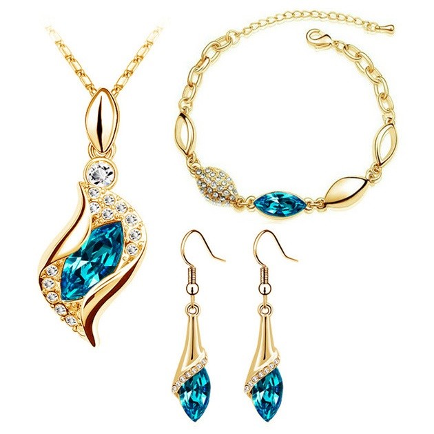 Image of Arannyal bevont 3 részes ékszerszett tengerkék és áttetsző színű kristályokkal (1036.)