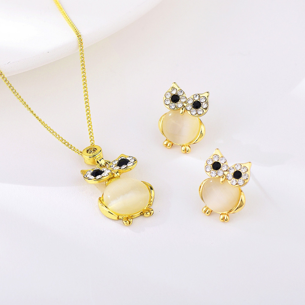 Image of Arannyal bevont bagoly ékszerszett opál díszítéssel (0004.)