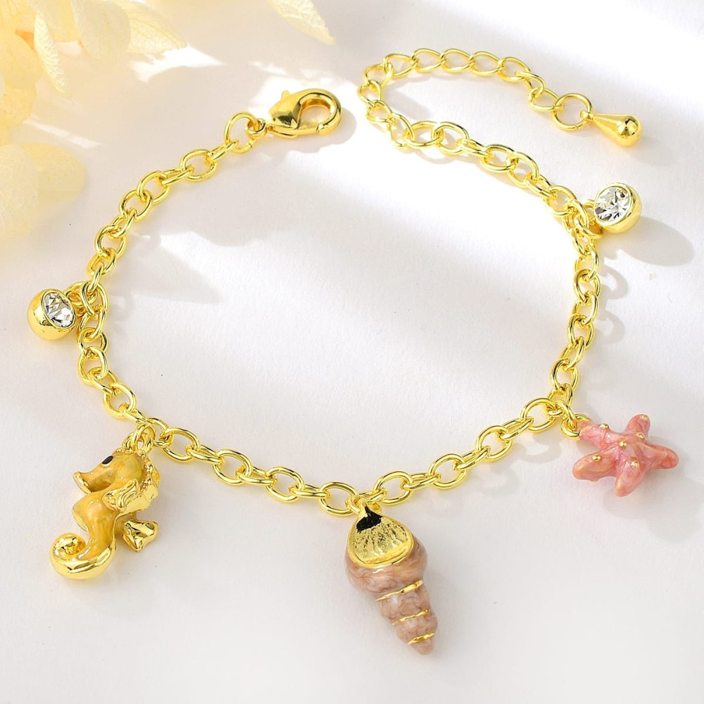 Image of Arannyal bevont csikóhalas charm karkötő (0435.)