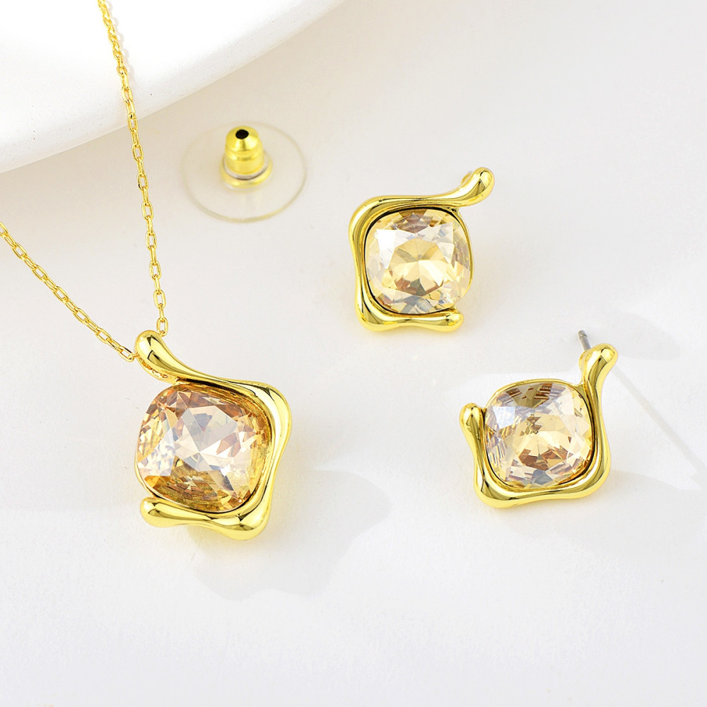 Image of Arannyal bevont modern ékszerszett áttetsző kristályokkal (0449.)